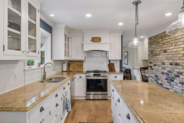 6134 Arctic Way, Edina, MN 55436