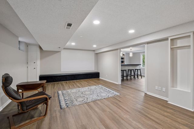 6134 Arctic Way, Edina, MN 55436