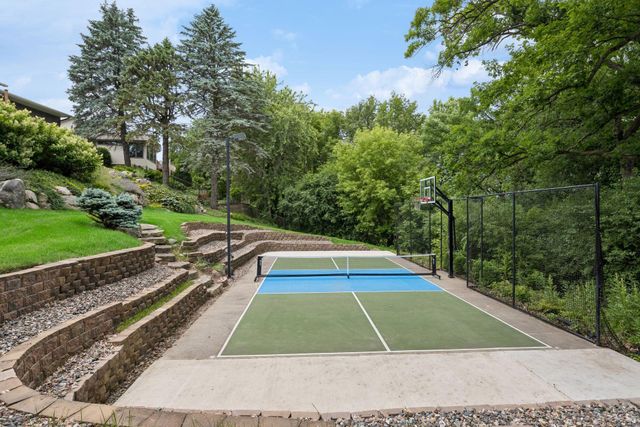 6134 Arctic Way, Edina, MN 55436