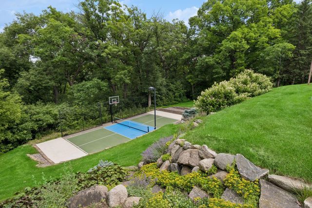 6134 Arctic Way, Edina, MN 55436