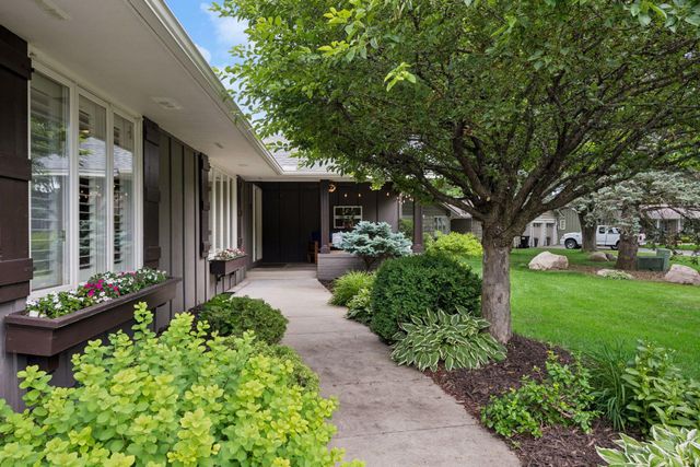 6134 Arctic Way, Edina, MN 55436