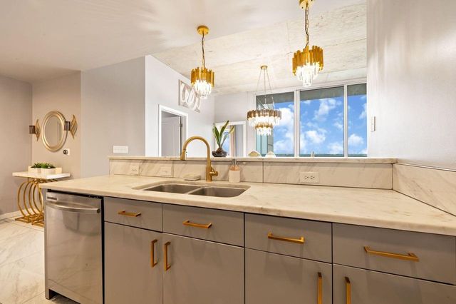5925 Almeda Road 10902, Houston, TX 77004