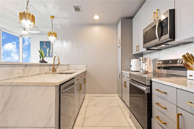 5925 Almeda Road 10902, Houston, TX 77004