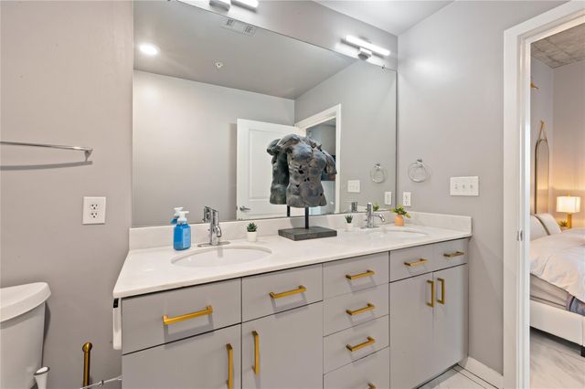 5925 Almeda Road 10902, Houston, TX 77004