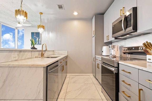 5925 Almeda Road 10902, Houston, TX 77004