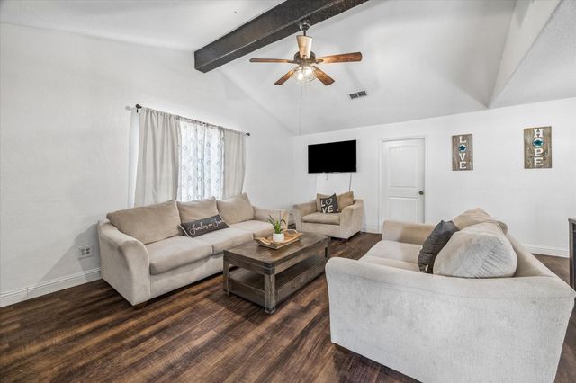 271 Trails End Drive, Cleveland, TX 77328