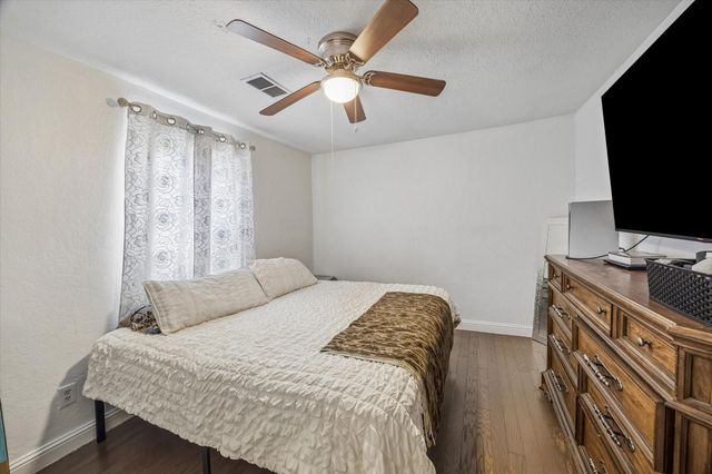 271 Trails End Drive, Cleveland, TX 77328