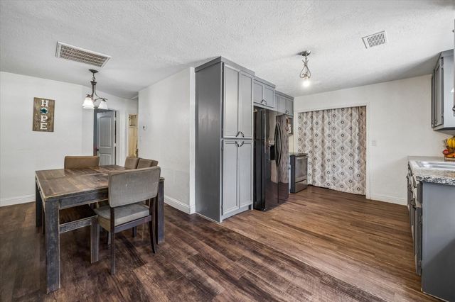 271 Trails End Drive, Cleveland, TX 77328