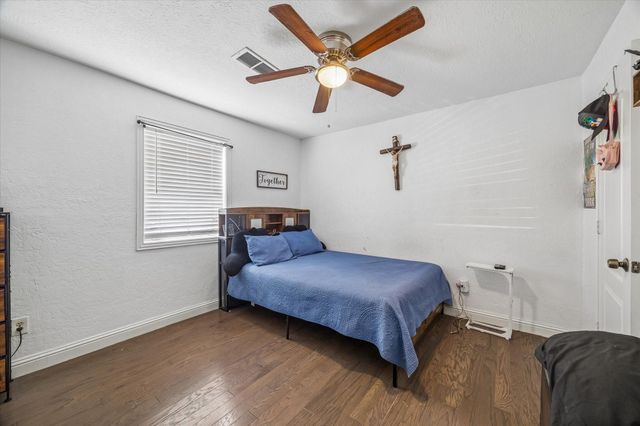 271 Trails End Drive, Cleveland, TX 77328