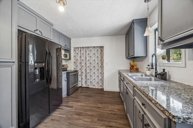 271 Trails End Drive, Cleveland, TX 77328