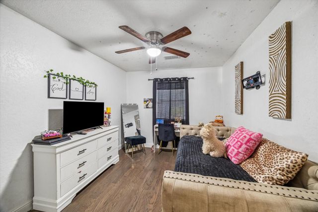 271 Trails End Drive, Cleveland, TX 77328