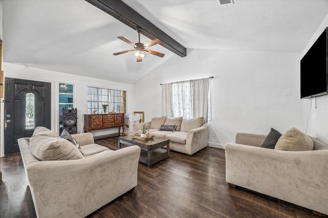 271 Trails End Drive, Cleveland, TX 77328