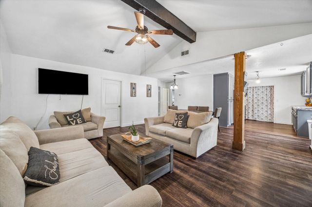 271 Trails End Drive, Cleveland, TX 77328