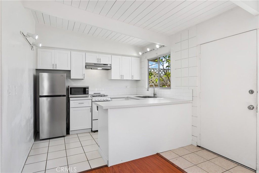 Image 11 of property listing at 1124 Victoria, Costa Mesa, CA 92627