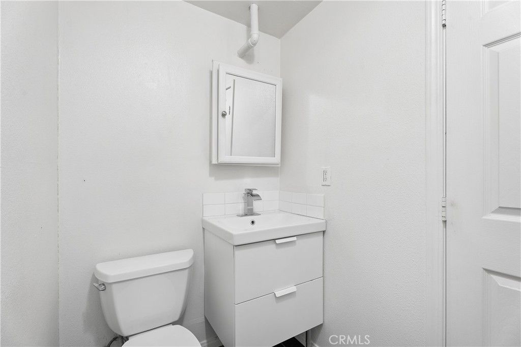 Image 15 of property listing at 1124 Victoria, Costa Mesa, CA 92627