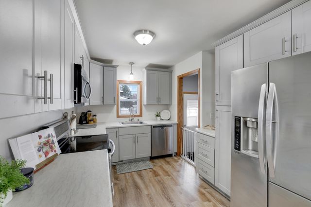 8382 Granada Avenue S, Cottage Grove, MN 55016