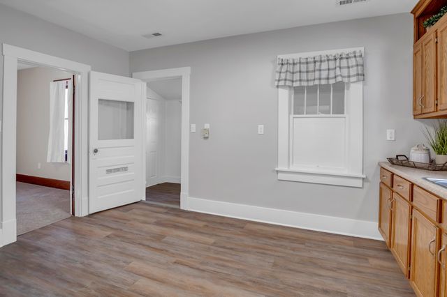 1017 N High St, Newton, KS 67114