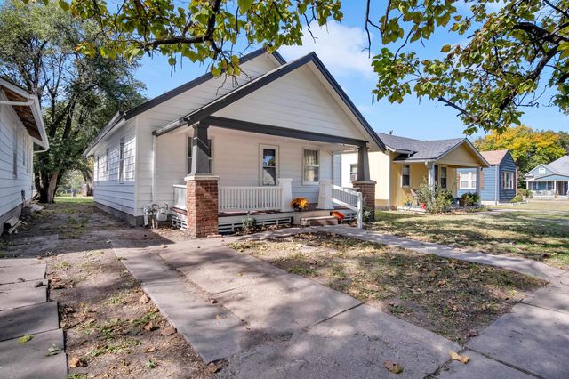 1017 N High St, Newton, KS 67114