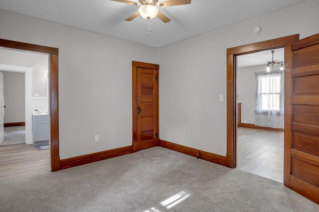 1017 N High St, Newton, KS 67114