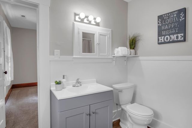 1017 N High St, Newton, KS 67114