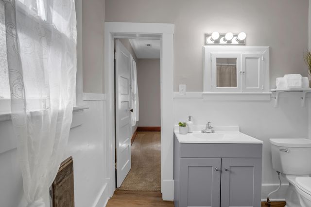 1017 N High St, Newton, KS 67114