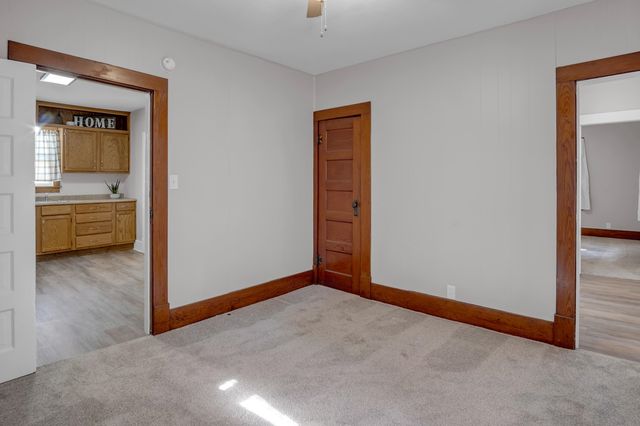 1017 N High St, Newton, KS 67114