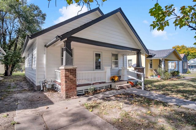 1017 N High St, Newton, KS 67114