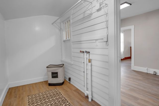 1017 N High St, Newton, KS 67114