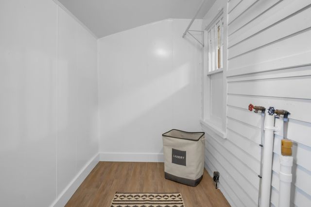 1017 N High St, Newton, KS 67114