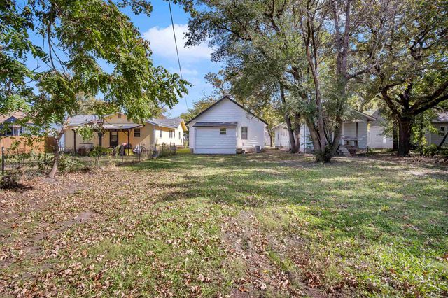 1017 N High St, Newton, KS 67114