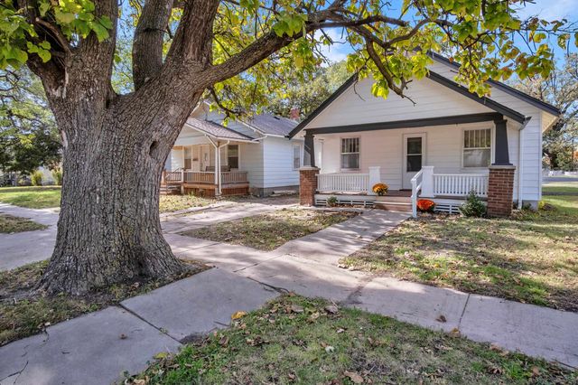 1017 N High St, Newton, KS 67114