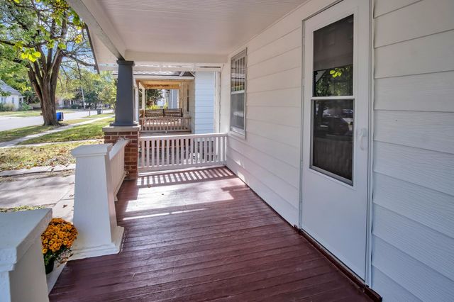 1017 N High St, Newton, KS 67114