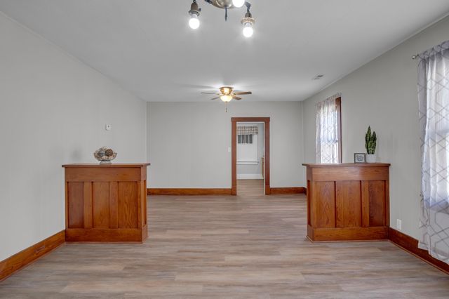 1017 N High St, Newton, KS 67114