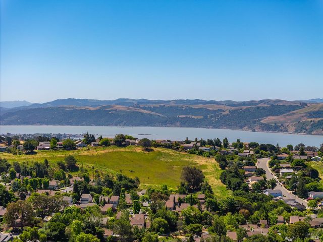 528 Laurel Ct, Benicia, CA 94510