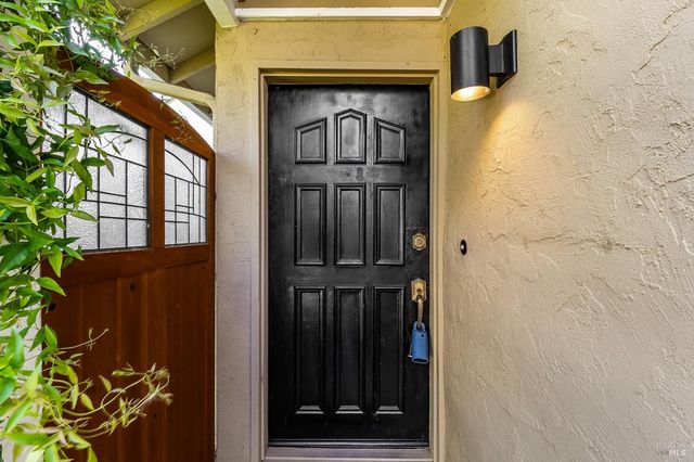 528 Laurel Ct, Benicia, CA 94510