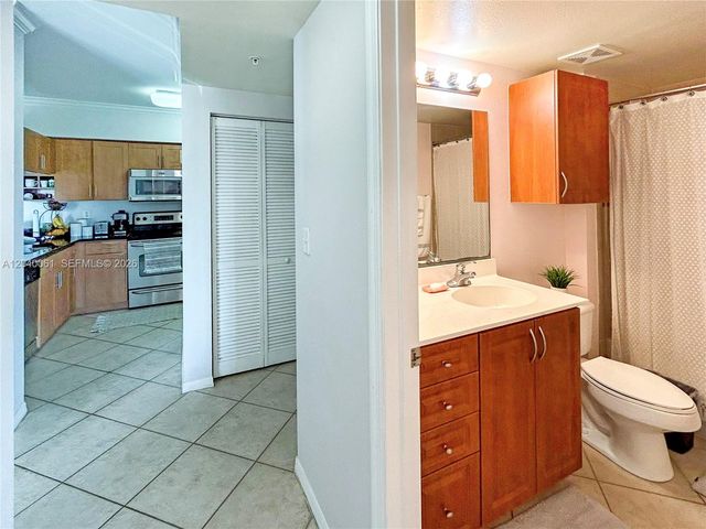 6458 Emerald Dunes Drive 303, West Palm Beach, FL 33411