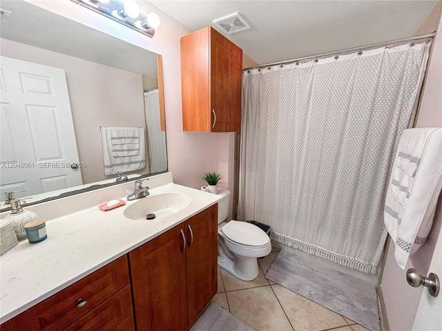 6458 Emerald Dunes Drive 303, West Palm Beach, FL 33411