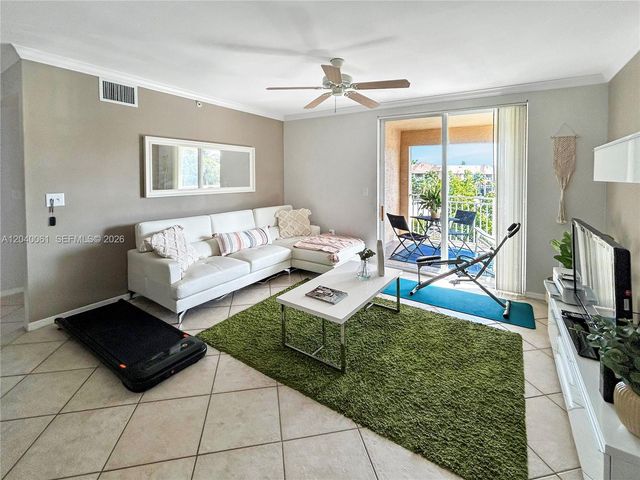 6458 Emerald Dunes Drive 303, West Palm Beach, FL 33411