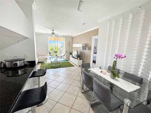 6458 Emerald Dunes Drive 303, West Palm Beach, FL 33411