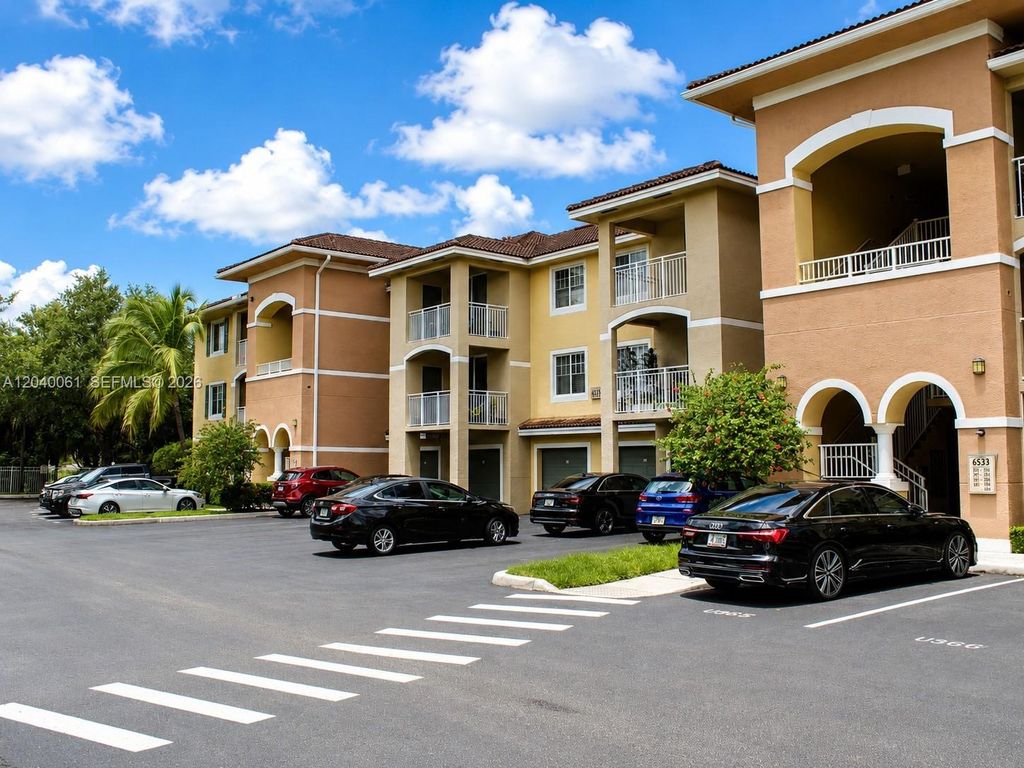6458 Emerald Dunes Drive 303, West Palm Beach, FL 33411