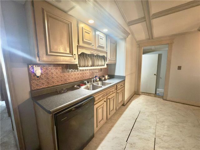 124 Hillcrest Drive, Nevada, MO 64772