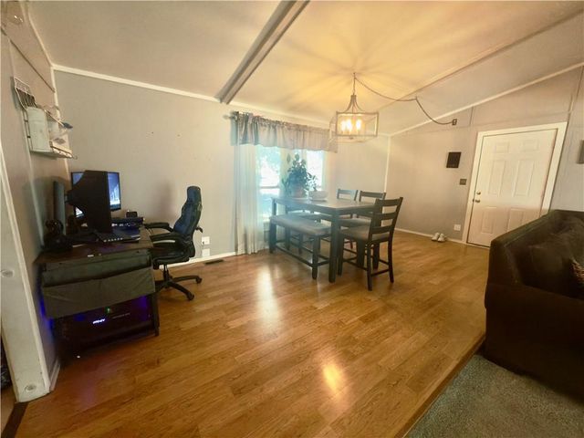 124 Hillcrest Drive, Nevada, MO 64772