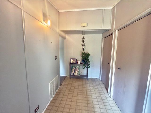 124 Hillcrest Drive, Nevada, MO 64772