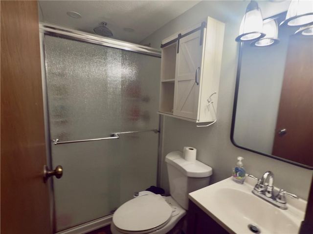 124 Hillcrest Drive, Nevada, MO 64772