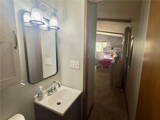 124 Hillcrest Drive, Nevada, MO 64772