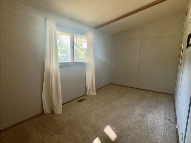 124 Hillcrest Drive, Nevada, MO 64772