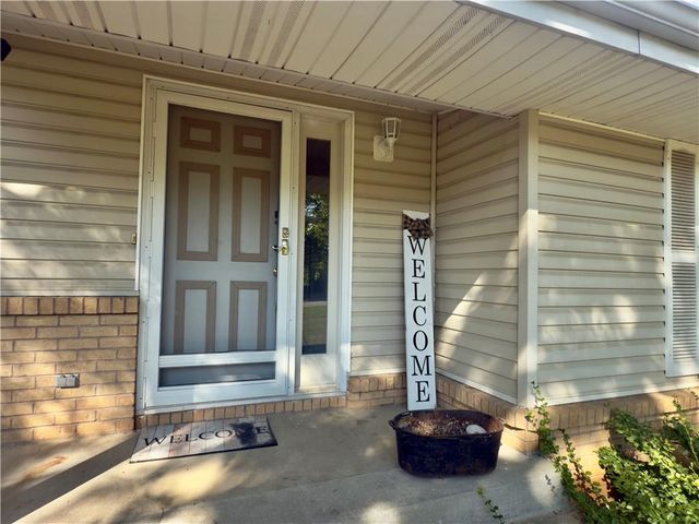 124 Hillcrest Drive, Nevada, MO 64772