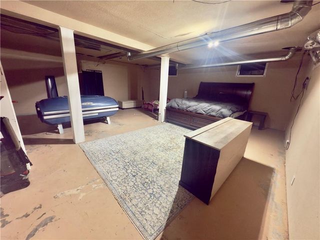 124 Hillcrest Drive, Nevada, MO 64772