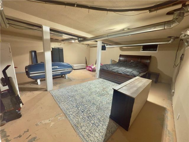 124 Hillcrest Drive, Nevada, MO 64772