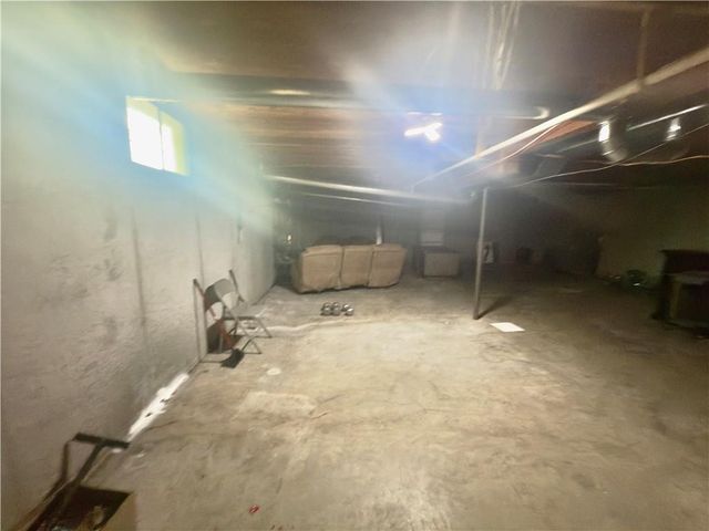 124 Hillcrest Drive, Nevada, MO 64772